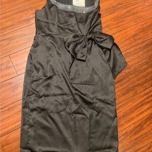 FEHAUTE Elegant Black Midi Dress with Side Bow and Rhinestone-Trimmed Neckline